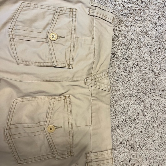 Tommy Hilfiger size 2 Women’s Khaki Cargo Pants! - Picture 3 of 5